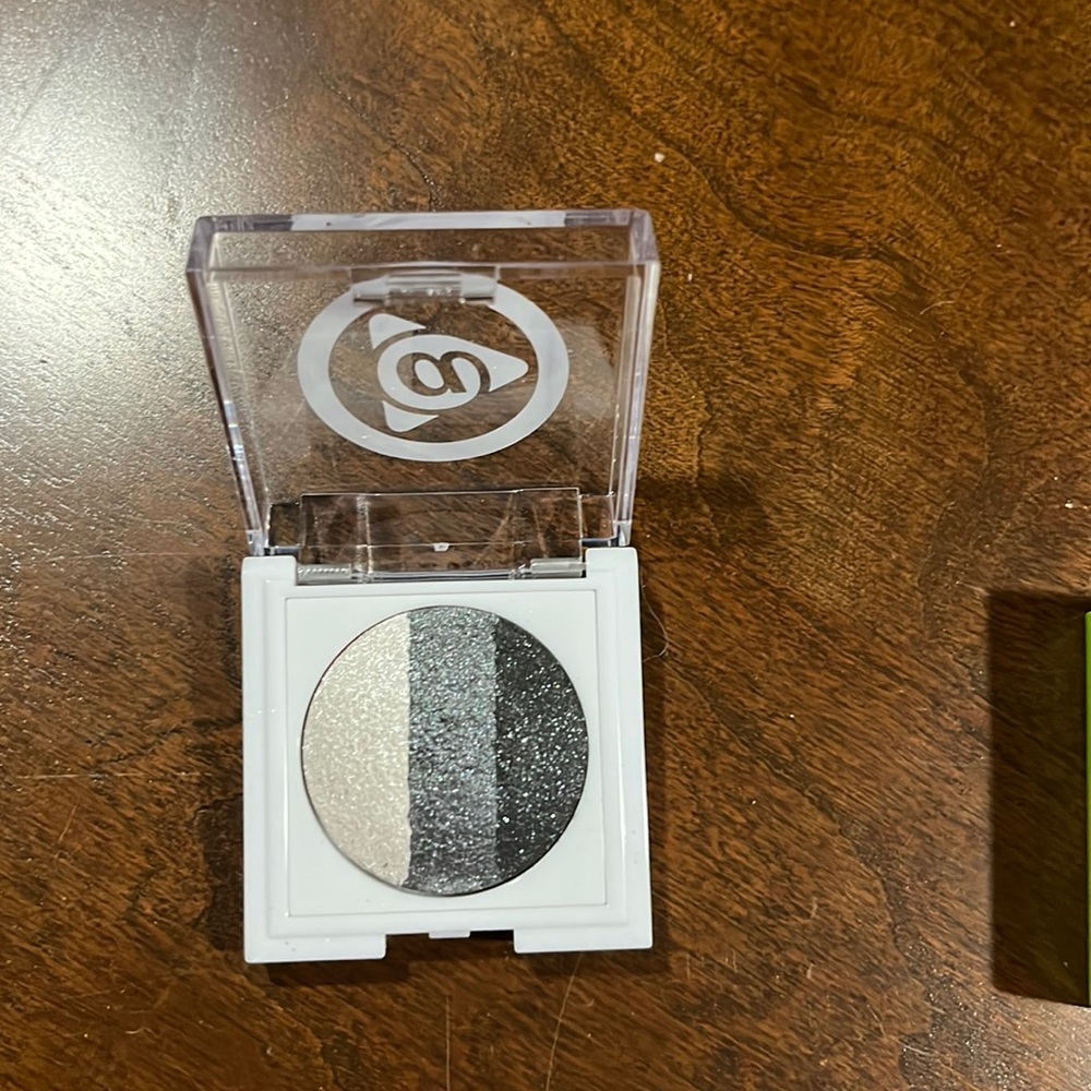 Mary Kay at play eye color